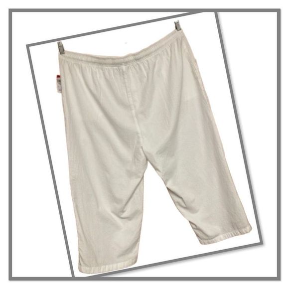 Basic Editions Size 2X White Capris - Picture 3 of 9